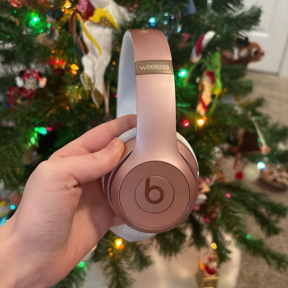 Beats Wireless Headphones - Rose Gold